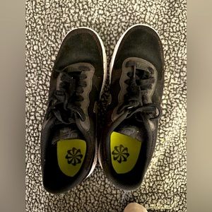 Nike sneakers size 10 men’s